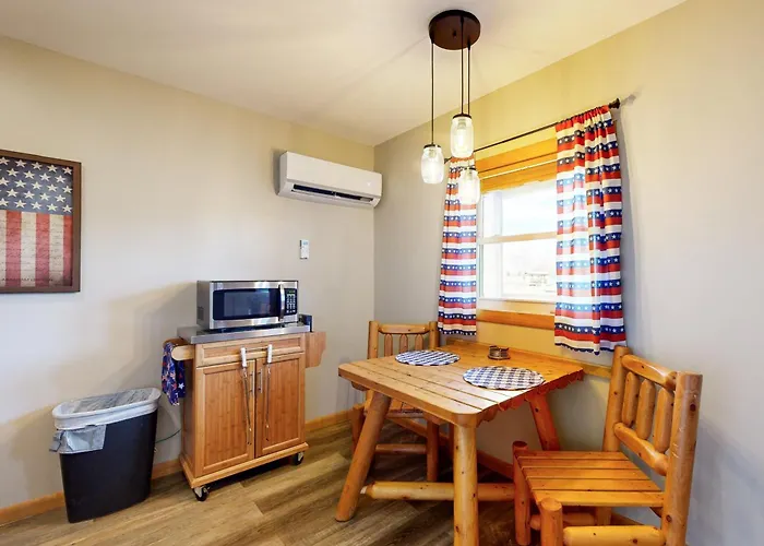 Pet Friendly! Countryside Couples In Illinois *