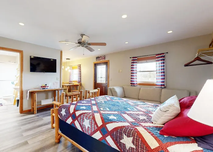 Pet Friendly! Countryside Couples In Illinois