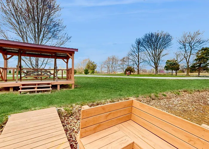 Pet Friendly! Countryside Couples In Illinois